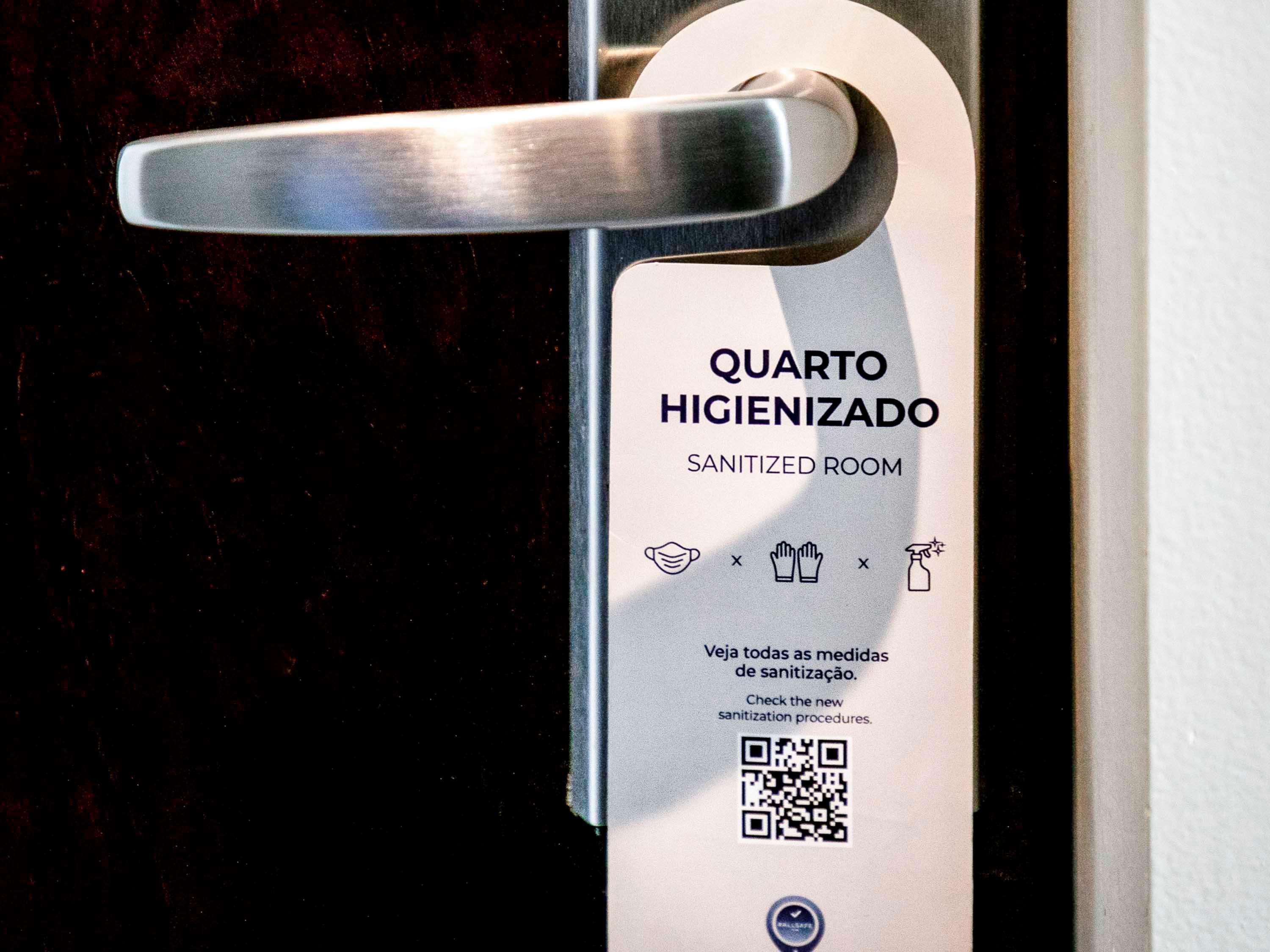 Grand Mercure Sao Paulo Vila Olimpia Zewnętrze zdjęcie A door sign indicating a sanitized room